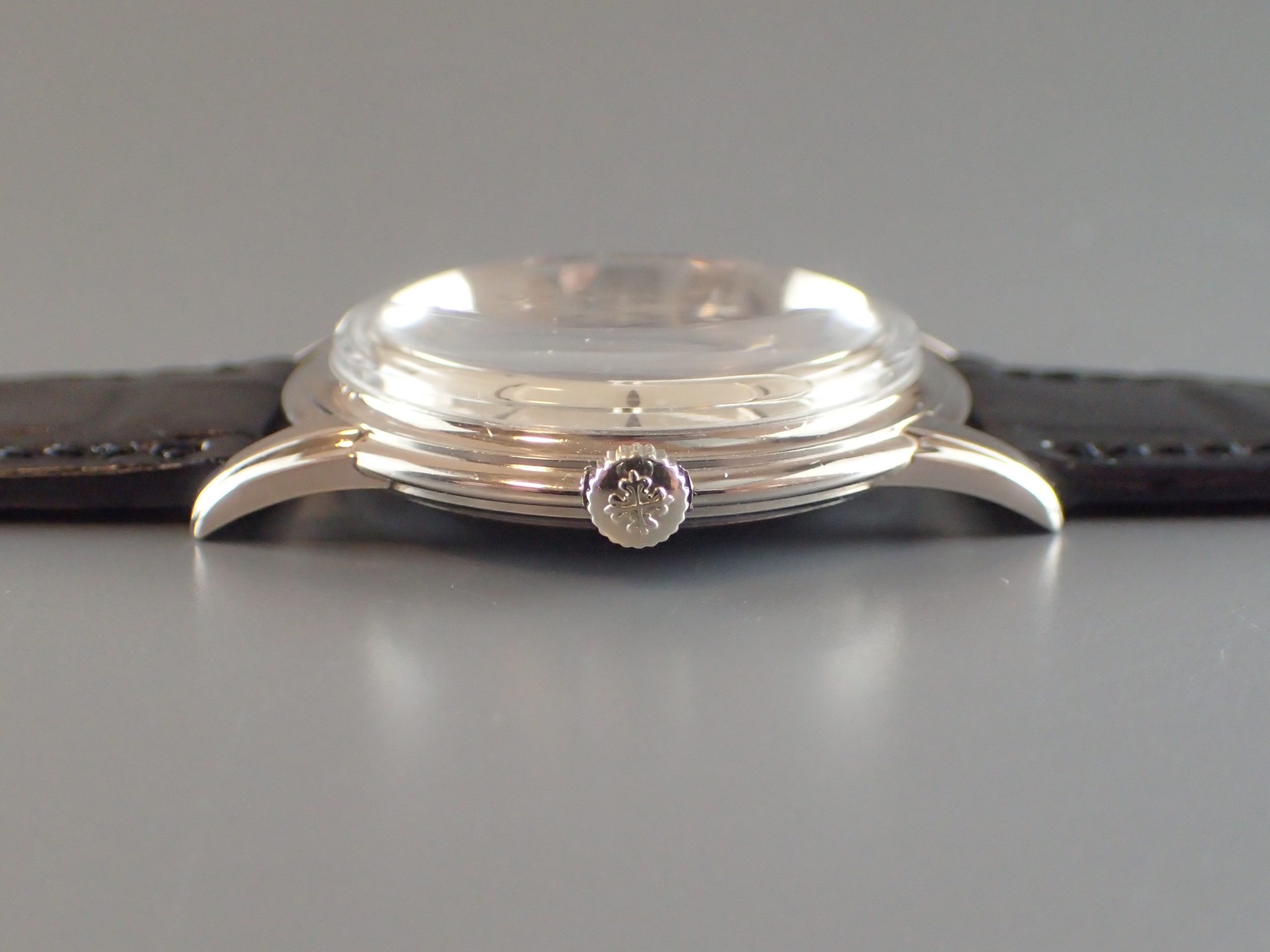 ホワイト、手巻きモデル