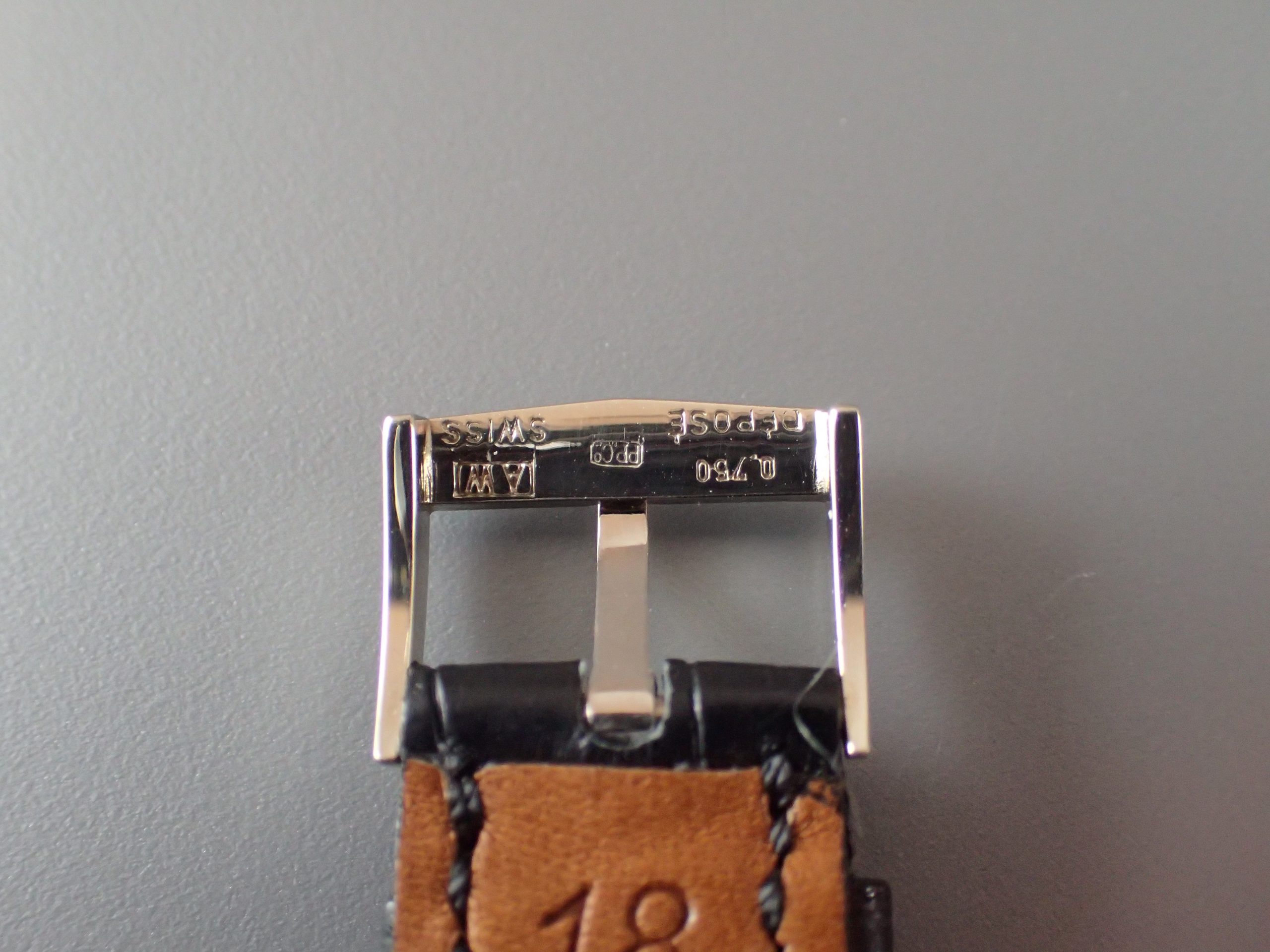 ホワイト、手巻きモデル