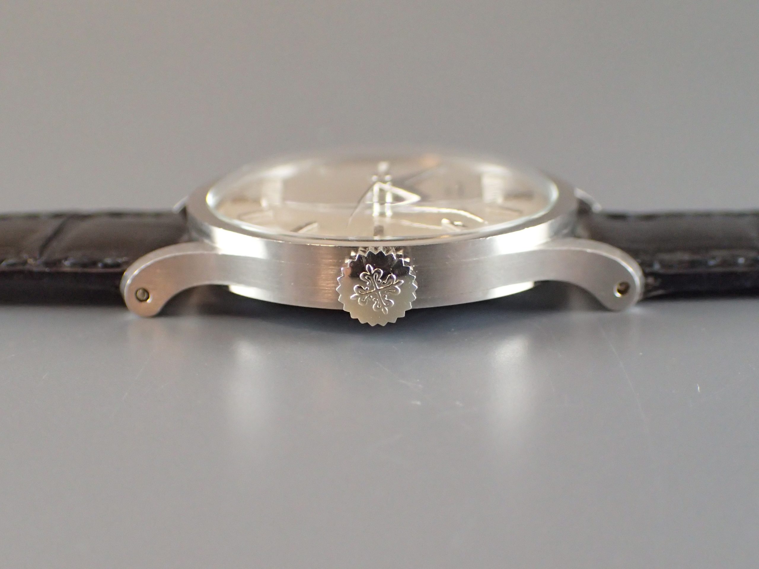 White, Sweep seconds