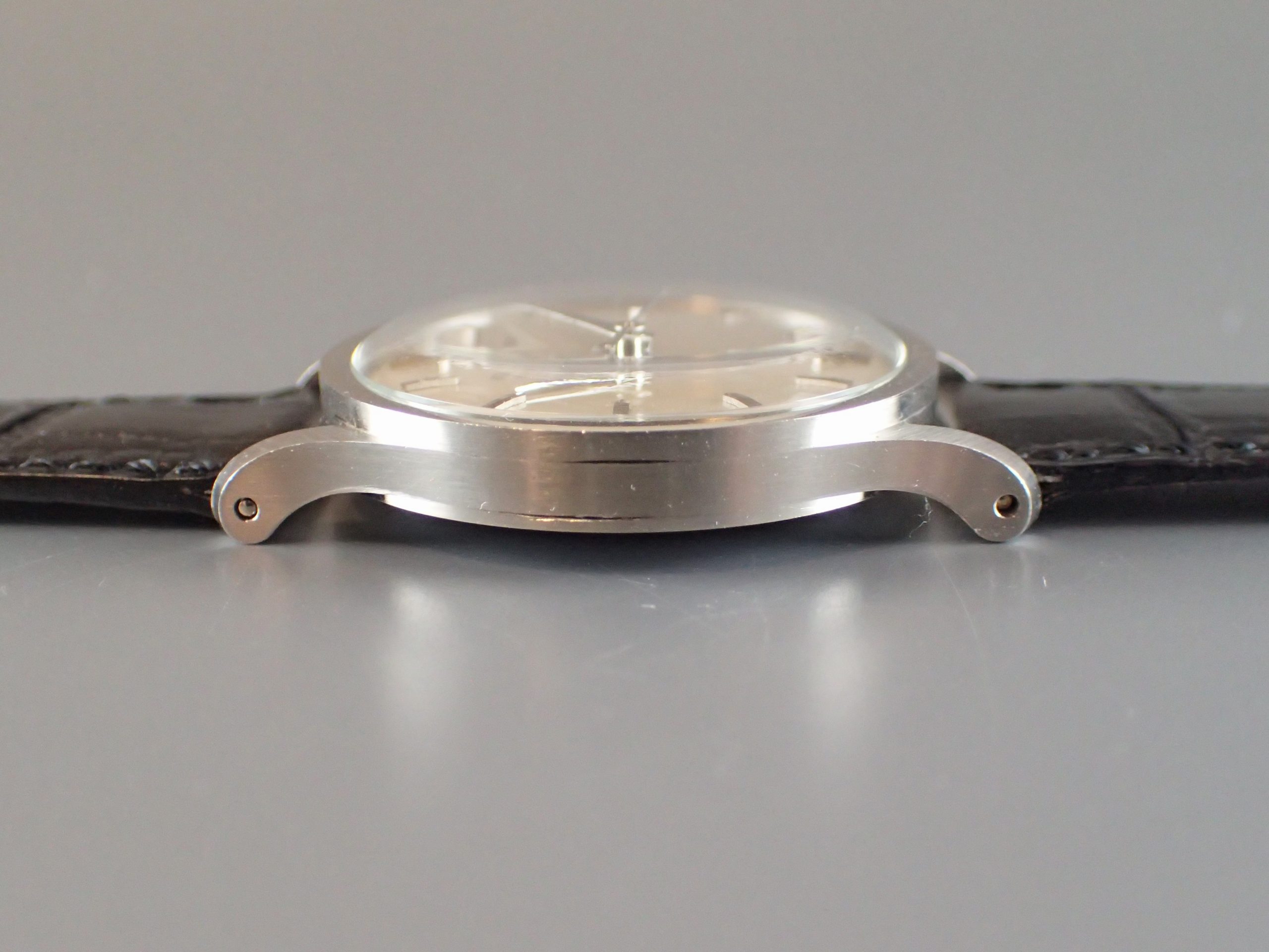 White, Sweep seconds