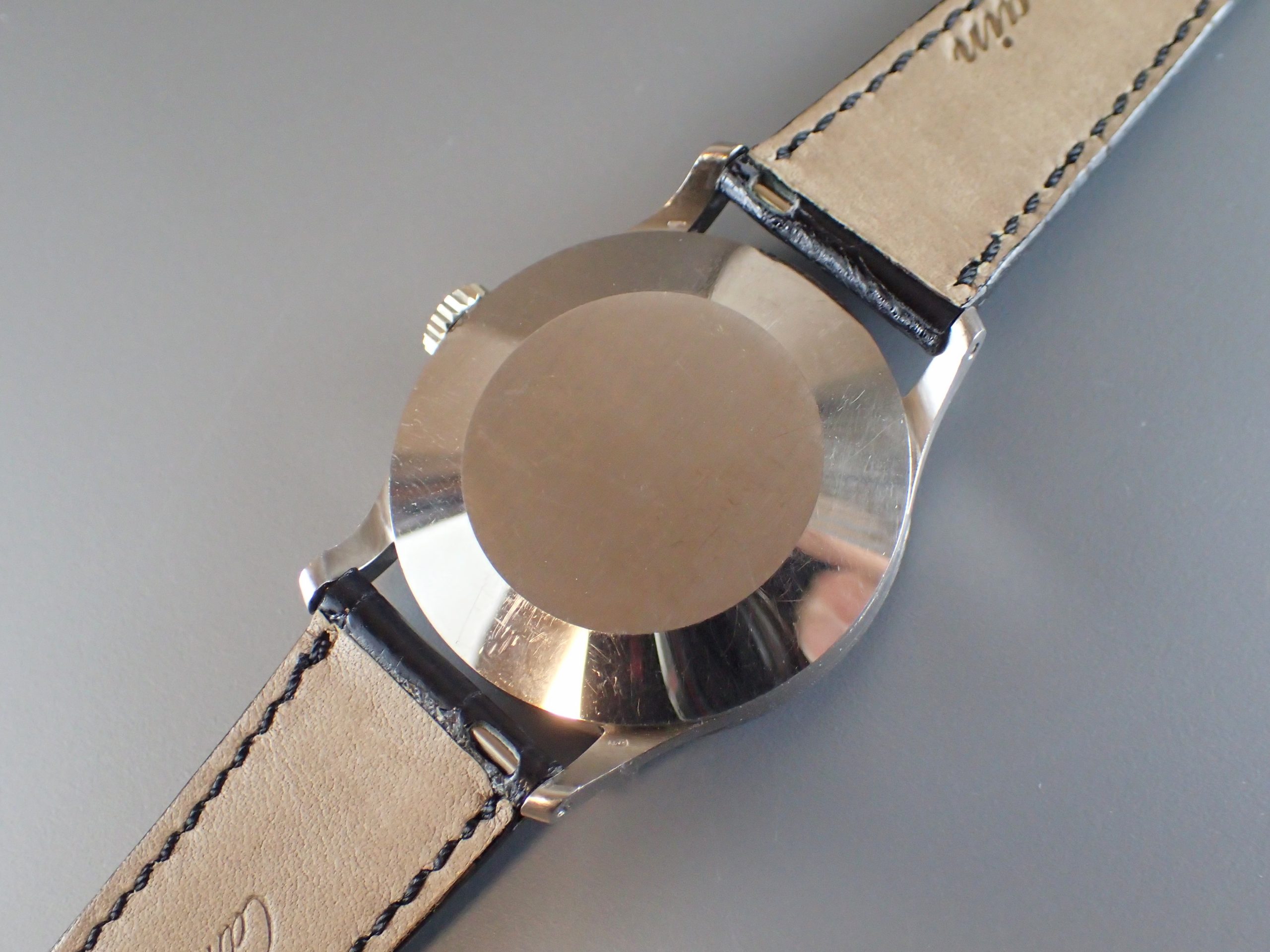 White, Sweep seconds