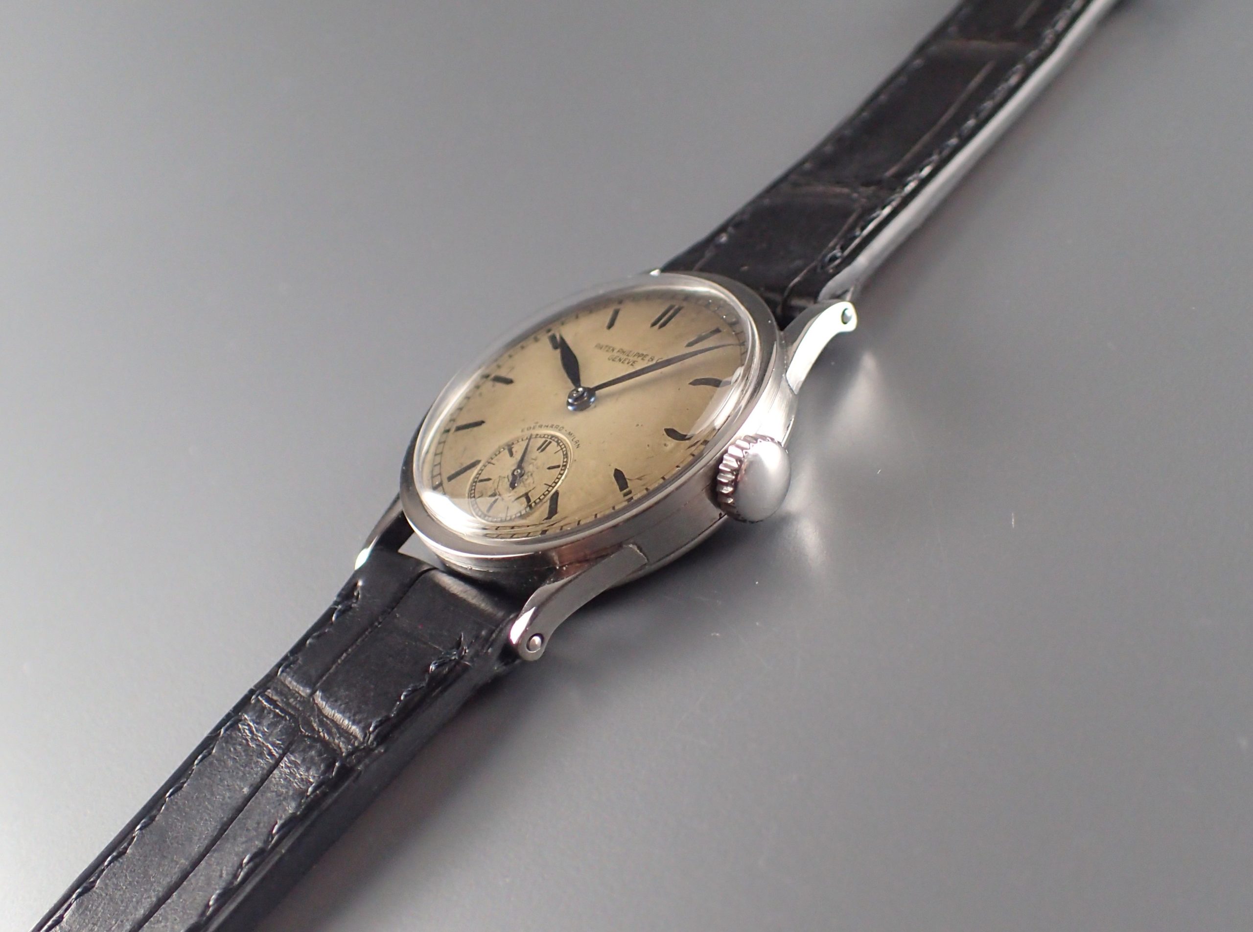 スティール、ブラックエナメルインデックス