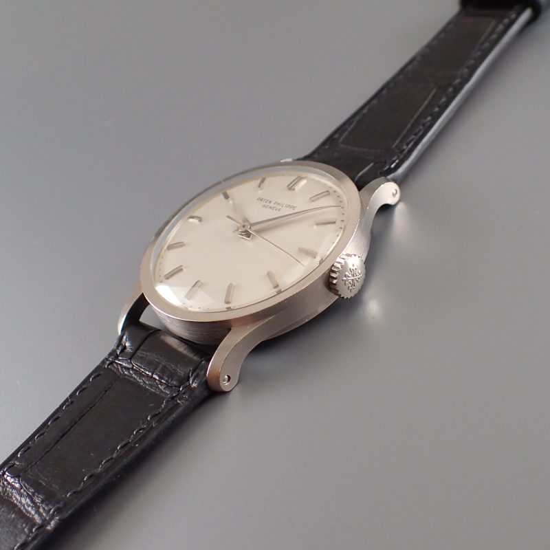 white, Sweep seconds