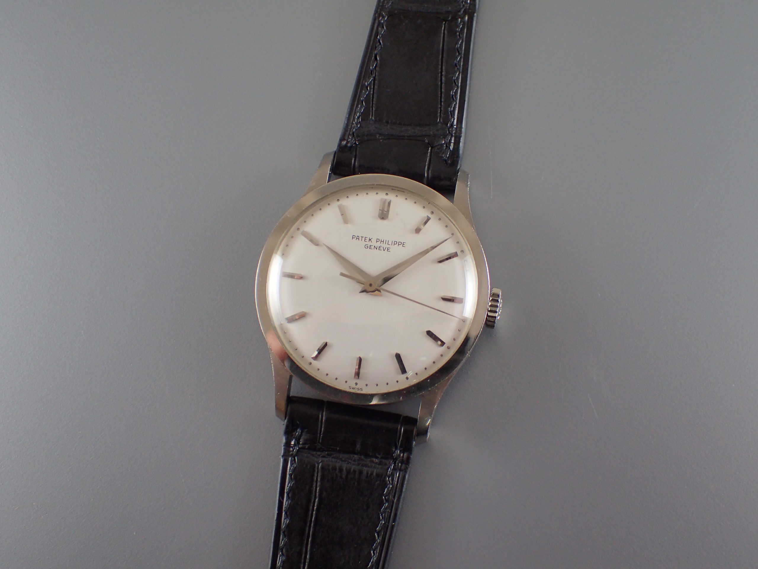 white, Sweep seconds