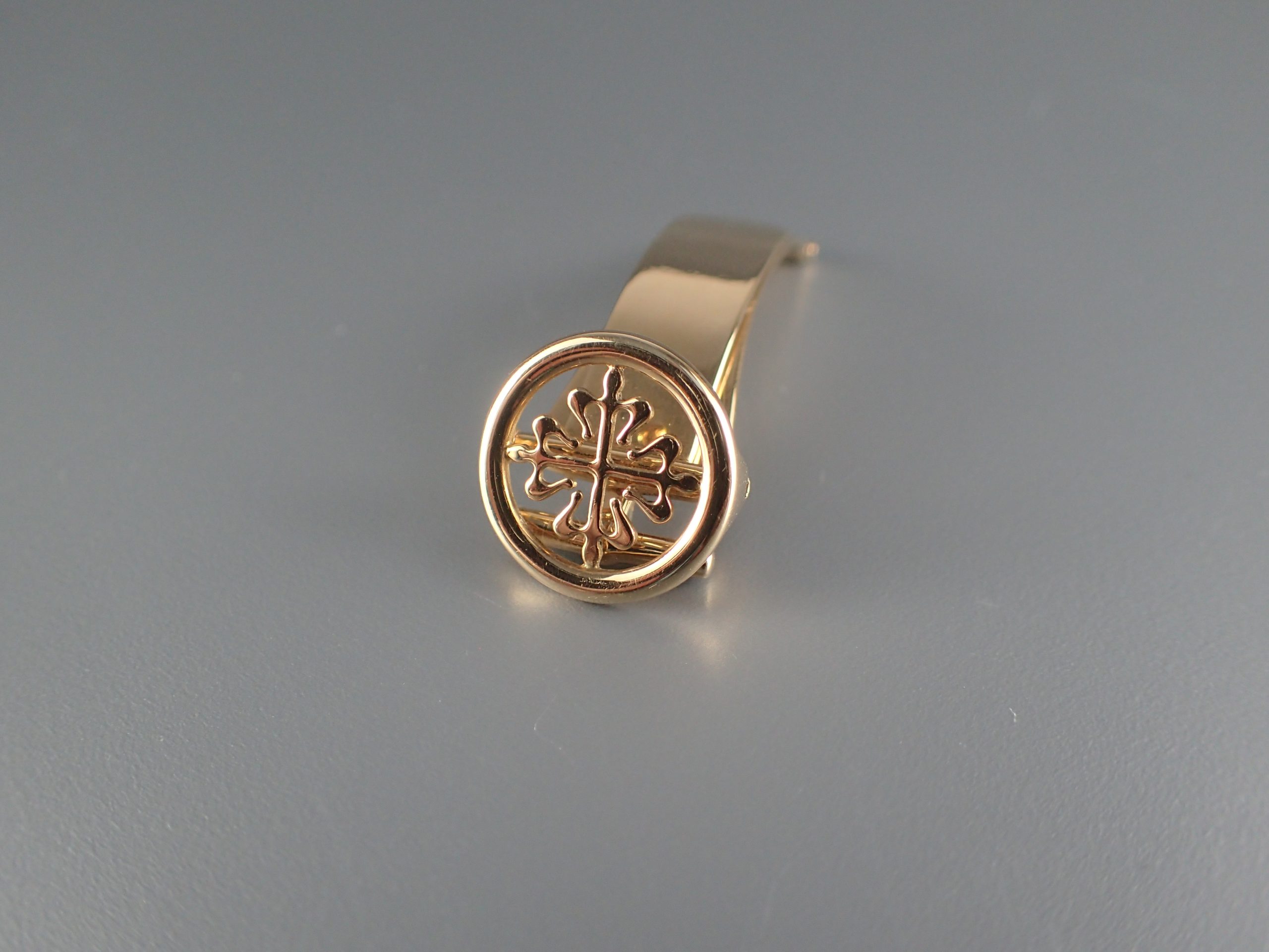 D buckle